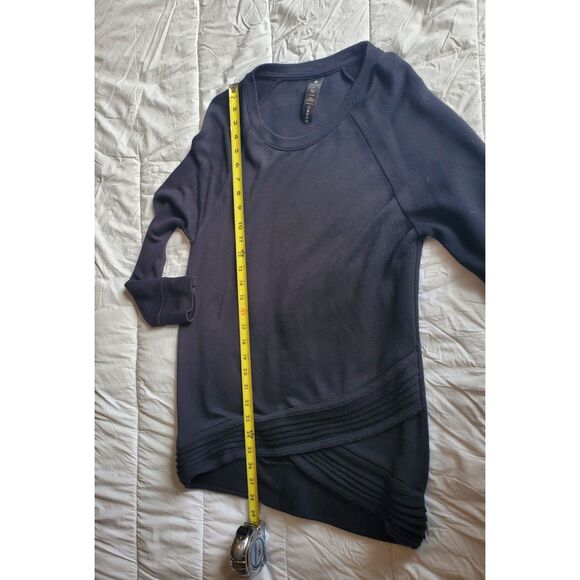 Yogalicious Sweater Sweatshirt Top. Women Small. Black With Criss Criss Bottom - Picture 6 of 8